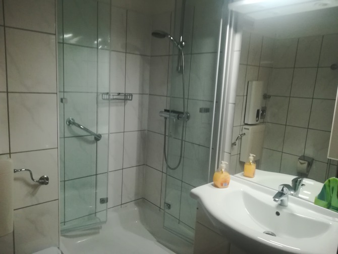 Ferienwohnung in Gr&ouml;mitz - Deichkrone - Bad mit Dusche