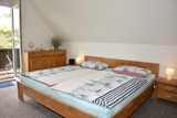 Ferienwohnung in Heiligenhafen - Jan&szlig;en - Schlafzimmer mit Ausgang zu Sonnenbalkon I