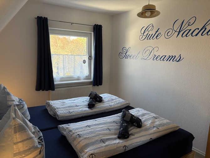 Ferienwohnung in Niendorf/Ostsee - Haus Edda FeWo Kr&auml;hennest - Hauptschlafzimmer