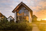 Ferienhaus in Heiligenhafen - Ostsee - Reetdachhaus Nr. 12 "Strandl&auml;ufer" im Strand Resort - Bild 1