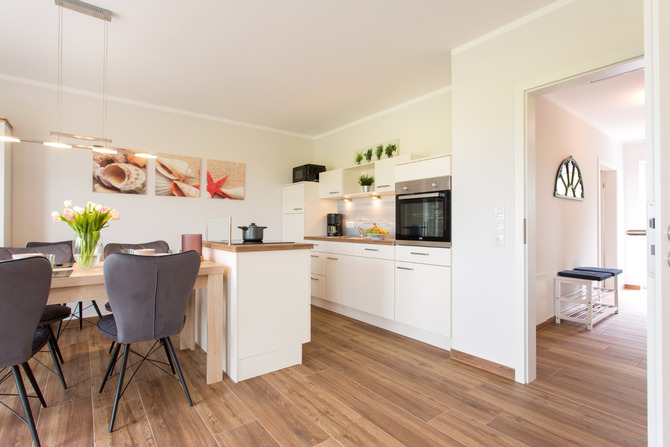 Ferienhaus in Fehmarn OT Gammendorf - Feriendomizil SeeSand - K&uuml;che mit Kochinsel