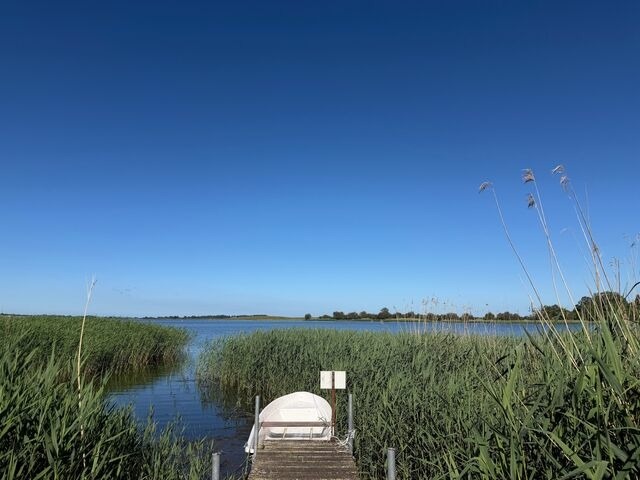 Ferienhaus in Garz - Familienferienhaus R&uuml;genbrise - Gemeinsames Urlauben mit Steg und Boot auf R&uuml;gen - alles inklusive und 5 B&auml;der - Bild 4