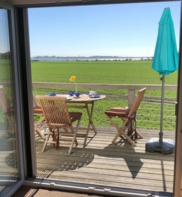 FehmFelicit&agrave; mit See-und Hafenblick
