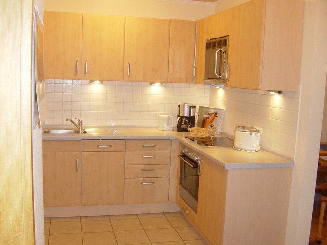 Ferienwohnung in Fehmarn OT Petersdorf - Fewo Bartels Kiebitzweg EG - ger&auml;umige K&uuml;chenzeile