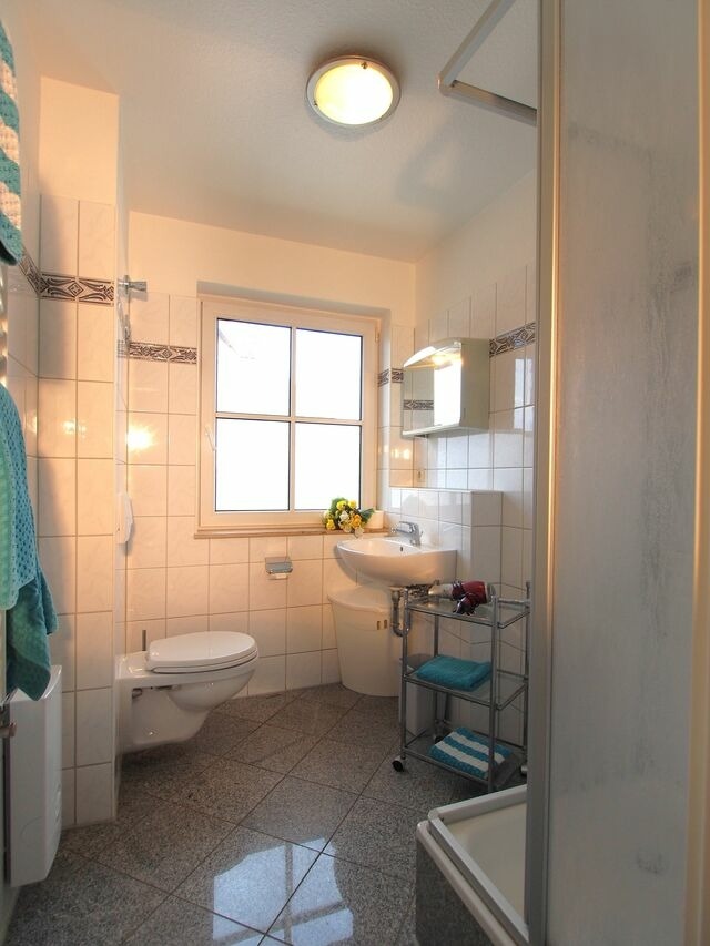 Ferienwohnung in Ostseeheilbad Zingst - Birkmaase 12 Kapit&auml;nshaus Jacqueline 4-Sterne Komfort Maisonette im OG rechts - Bild 12