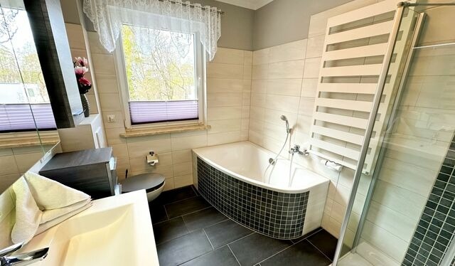 Ferienhaus in Sellin - Beachflair - Bade- & Saunawelt t&auml;glich inklusive - Bild 12